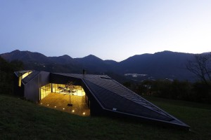 Alps Villa, vista notturna